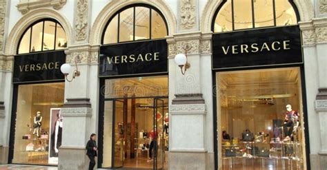 does versace support palestine.